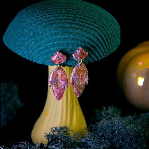 Leaf Peeping Dangles in Red - Picture 1 of 1